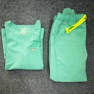 Figs scrubs surgical green set